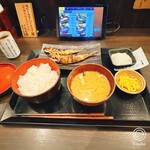 炭火焼干物定食 しんぱち食堂 - 