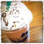 スターバックス・コーヒー - チョコの方を。。。飲み(食べ？)応え有りのフラペチーノ！！朝ご飯にイイかもw？！