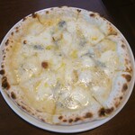 キッチンプレーゴ - ３種のチーズピッツア