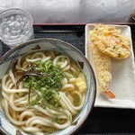 たぬき屋 - うどんには必須の天麩羅