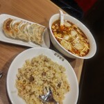 24時間 餃子酒場 - 
