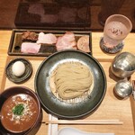 中華蕎麦 とみ田 - 綺麗！（チャーシュー１枚食べちゃった）