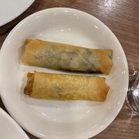 ザ・ループ(ホテルアゴーラリージェンシー大阪堺) - 料理長オススメのカニクリーム春巻き、カレー春巻き