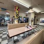 二本松バイパスドライブイン - テーブル席