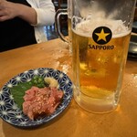 新潟屋 - レバ刺し、生ビール