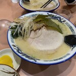 宇宙軒 - 娘からのワカメ、もやし添え！