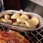 鶴見ホルモンセンター - ニンニクホイル焼き