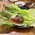 冨ノ家 - プルコギ　サンチュと大根スライスで