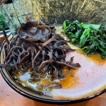 ラーメン 末廣家 - ラーメン（中盛）に色々と