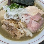 SCLabo - 濃厚特製中華そば 煮干しのアップ