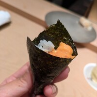 鮨 近藤 - 北海道産うに→鮮やかな濃い黄色で濃厚で甘味があります。
