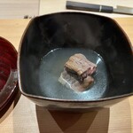 明寂 - 牛肉と松茸をお出汁で炊いたもの