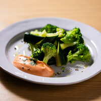 契約農園の茹で野菜とアイオリ