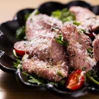 仔牛タンのシーザーサラダ仕立て
