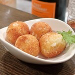 トリワイン ＰＩＫＯＳＨＨＨＵ - さつまいものチーズボール