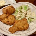 豚まるラーメン - から揚げ・チャーハンセットのからあげ（サラダ付。マヨ、塩で。）シンプルで美味しい。