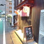 もんじゃ居酒屋 ののじ - ド真ん前は道路。近影はこの角度しか撮れない。