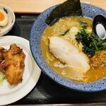 大鷹ラーメン - 赤鷹ラーメン　味玉トッピング　唐揚げセット
