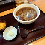 手打蕎麦 たじま - かけそば 850円(税込)。