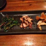 麓屋 - つるむらさき、にんぎょうたけ、ひろはちちだけ盛合せ　700円