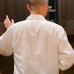 こま田 - ご常連さまがプレゼントされた、komadaの刺繍入りの白衣