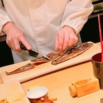 こま田 - 対馬の穴子です。銀座の鮨あらいさんのように、カリッカリに熱く仕上げます