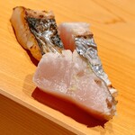 こま田 - 中は半レアです。舌に乗せると、身肉の繊維が柔らかく溶けていきました。西京漬けや柚庵焼きとは全く異なる食感\(//∇//)\