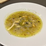 Mr.Porcino - モンサンミシェル産ムール貝の黒コショウ蒸し