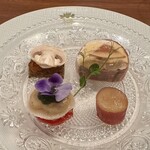 新門前 米村 - そば粉ブリオッシュのカナッペ・カマスとイチジクの生春巻き・トマトのファルシー・サツマイモのレモン煮