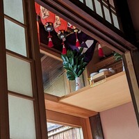 津田楼 - 縁側には神棚がみえました