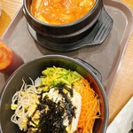 김가네 - 牛肉石焼ビビンバ8500ウォン　スンドゥブ9500ウォン