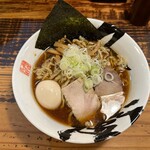 麺屋久兵衛  - 味玉中華そば。990円（税込）。