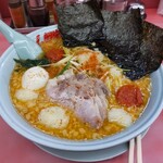 山岡家 - 寝る前なので、豆板醤とニンニぐは控えめです