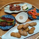 セッチュウアン - 茹で落花生、生麸田楽、いぶりがっこ・からすみ、豚肉の串焼き、豆腐のスモーク、荒塩（2人分）
