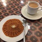 インド料理 パリワル - にんじんハルワ(¥380)とホットマサラチャイ(¥450)