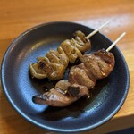 焼鳥 だいちゃん - やきとん　シロ　150円　　やきとん　レバー　150円