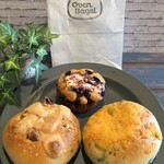 Oven Bagel - ドライいちじく(454円)／枝豆チェダーチーズ(389円)／ブルーベリークリームチーズ(410円)