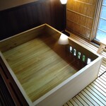 柳生の庄 - 部屋の檜風呂