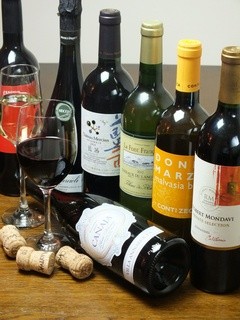 Garret vin - ボトルワインは常時40種以上。