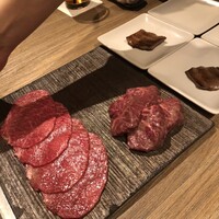 焼肉うしごろ 西麻布本店 - ハラミなど。この前にザブトンもありましたが、写真を撮り忘れ。