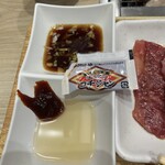 MY YAKINIKU STYLE 将泰庵 - コチュジャンとニンニクは席に置いてある