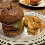 マンチズ バーガー シャック - トランプ氏来日時に召し上がったコルビージャックチーズバーガー