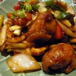 プロォーイ タイ料理 - これぞタイ料理と思わせる一品でもあります。ほんのりした辛さと甘さ、カシューナッツの香ばしさ、パクチーの香りが食欲を増進させます。