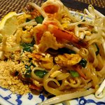 プロォーイ タイ料理 - バッタイ・クンソッドです。海老入り焼ビーフンです。タイ人はこだわりの味を持っていますがキャッチです。