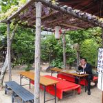 星合茶寮 - 藤棚の下で食べられます