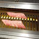 うしWAKA - とろりと美味しく甘みのあるリブシンと、適度にハリがあって美味しい特選カルビを食し