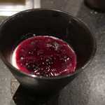 うしWAKA - 甘さの中に酸味のある杏仁豆腐を食してこの日の食事は終了しました。