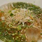 うしWAKA - さっぱりながらも、魚系旨味がしっかりと効いた出汁な冷麺は
      これ単体でお店を出してもウケそうな予感のする美味しい冷麺でした。