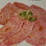 うしWAKA - ミスジ、トモサンカク、リブカルビ、ザブトンと中々美味しそうな部位勢揃いです。