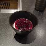 うしWAKA - 最後にブルーベリーソースの杏仁豆腐380円を注文し